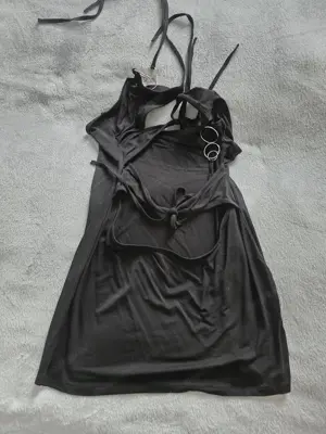 Schwarze Kleider   sexy, auffällig, vielseitig   Pro Kleid: 45 EUR   Nur Versand Bild 3