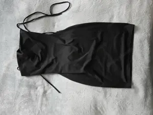 Schwarze Kleider   sexy, auffällig, vielseitig   Pro Kleid: 45 EUR   Nur Versand Bild 4