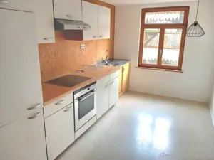 Großes Einfamilienhaus mit 8 Zimmern, Garten & Parkplatz   aufteilbar auf 2 Etagen, WG-tauglich!