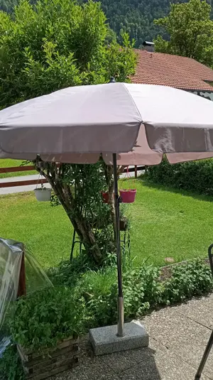 Sonnenschirm hellgrau 