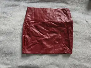 Minirock aus Kunstleder 