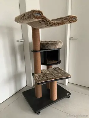 Kratzbaum Katzen Bild 3