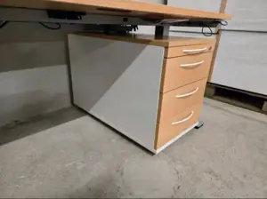 hochwertig Schreibtish Elektricsh, in TOP-ZUSTAND  Büromöbel  Bürotish Bild 2