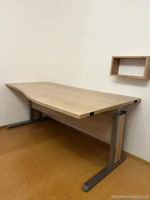 Schreibtisch 