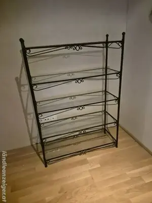 Regal aus Metall und Glas