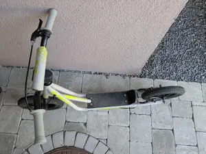 Kinder Trittroller Bild 4