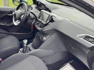 Peugeot 208 Bild 11