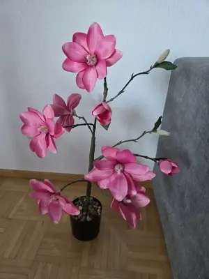 Kunstblumen Rose und Magnolie in Topf