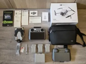 DJI Mini 4 Pro Fly More Combo Kameradrohne inkl. DJI RC 2 Fernsteuerung, 3x Akku
