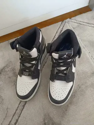 Air Jordan 1 Mid  Panda  (Black White)  Bild 4