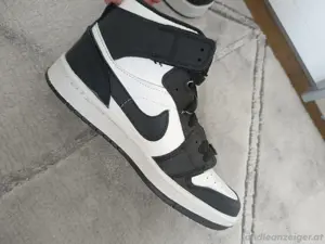 Air Jordan 1 Mid  Panda  (Black White)  Bild 2