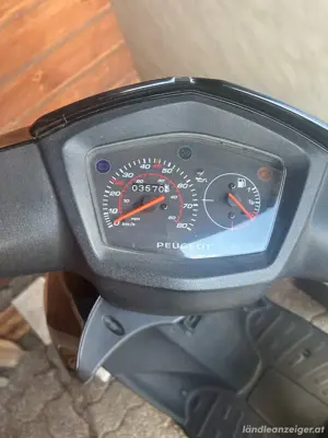 Moped Roller Peugeot Bild 3