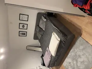 Bett ohne Matratzen zu verkaufen