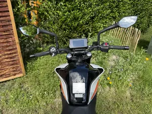 KTM 390 Duke Naked Bike (weiss) Bild 9