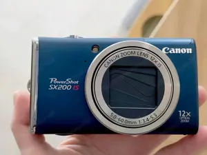 Canon PowerShot SX200 IS 12.1 MP