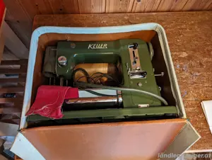antike Original Reise-Nähmaschine von Keller im Koffer