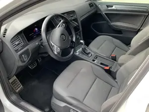 e-Golf   -   virtual Cockpit, Dynaudio, Kamera, Navi, Serviceheft Bild 6