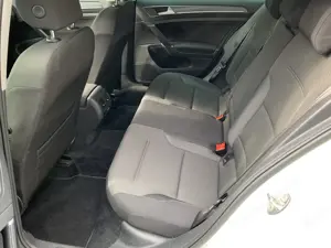e-Golf   -   virtual Cockpit, Dynaudio, Kamera, Navi, Serviceheft Bild 8