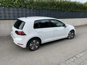 e-Golf   -   virtual Cockpit, Dynaudio, Kamera, Navi, Serviceheft Bild 2