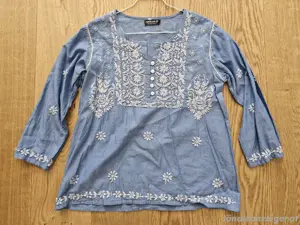 Bluse mit Stickerei
