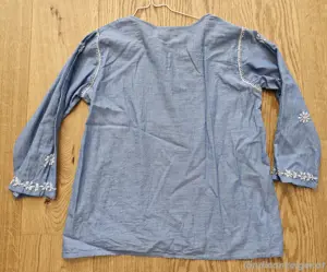 Bluse mit Stickerei Bild 3