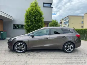 KIA Ceed Station Wagon Kombi - 65.000km - Bj 2014 Bild 2