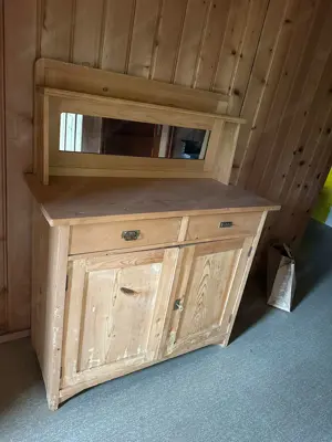 alte Kommode mit Spiegel Bild 3