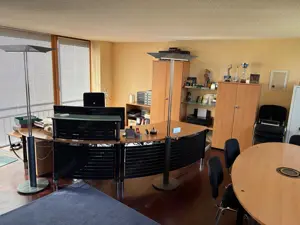Büromöbel mit PC-Platz