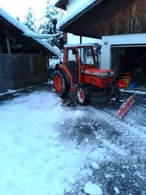 Allrad Traktor 25 km h mit Kabine Bild 3