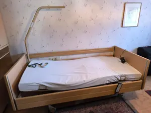 Pflegebett   Krankenbett neuwertig  Bild 2