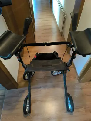 Unterarmrollator   Gehhilfe  Bild 2