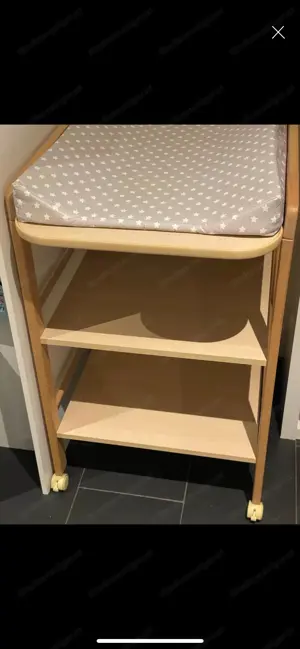 Wickeltisch Holzoptik mit Räder
