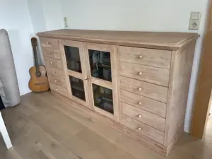 Pinien Holz Kommode mit Glastüren und zwölf Schubladen