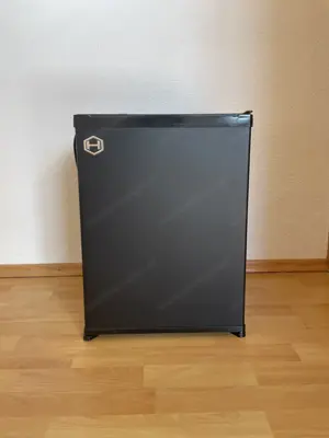 Mini Kühlschrank Schwarz Matt mit verstellbaren Fächern