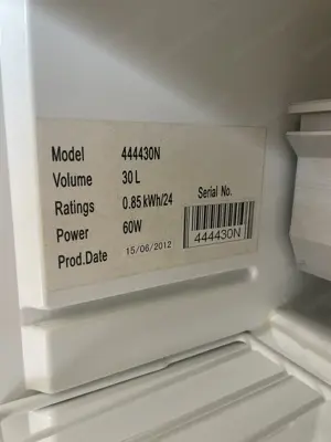 Mini Kühlschrank Schwarz Matt mit verstellbaren Fächern Bild 6