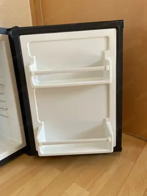 Mini Kühlschrank Schwarz Matt mit verstellbaren Fächern Bild 4
