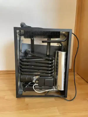 Mini Kühlschrank Schwarz Matt mit verstellbaren Fächern Bild 5