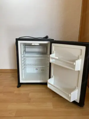 Mini Kühlschrank Schwarz Matt mit verstellbaren Fächern Bild 2
