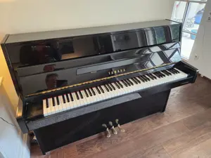 Yamaha Klavier Piano C110 A Wandklavier Bild 4