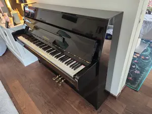 Yamaha Klavier Piano C110 A Wandklavier Bild 5