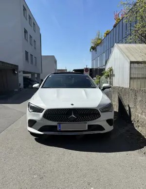 Mercedes CLA 220d Coupe 4 Matic Bild 2
