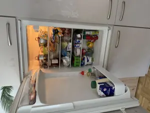 Schrank+ Kühlschrank  Bild 3
