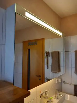 großer Spiegelschrank, Schweizer Fabrikat, sehr gut erhalten, wegem Umzug günstig zu verkaufen Bild 5