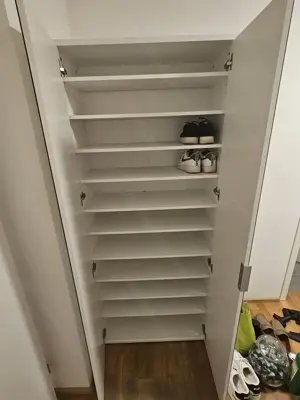 Schuhschrank mit Spiegeltüren