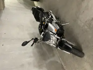 Suzuki GSR 600A Naked Bike Bild 3