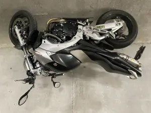 Suzuki GSR 600A Naked Bike Bild 7