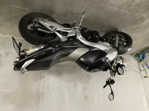 Suzuki GSR 600A Naked Bike Bild 6