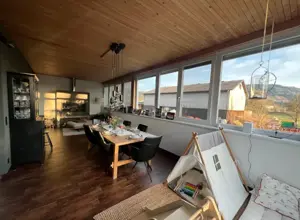 Exklusive 5-Zimmerwohnung mit Terrasse, Garten & zwei Kaminen