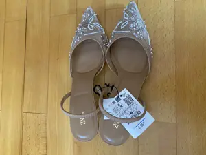 Elegante Slingback-Schuhe mit besticktem Mesh