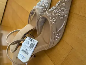 Elegante Slingback-Schuhe mit besticktem Mesh Bild 2